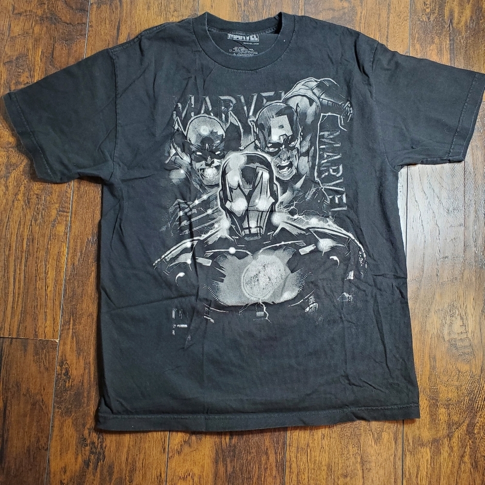 Marvel Comics Black, white tee T-shirt sz L Iron Man, Wolverine, Captain America